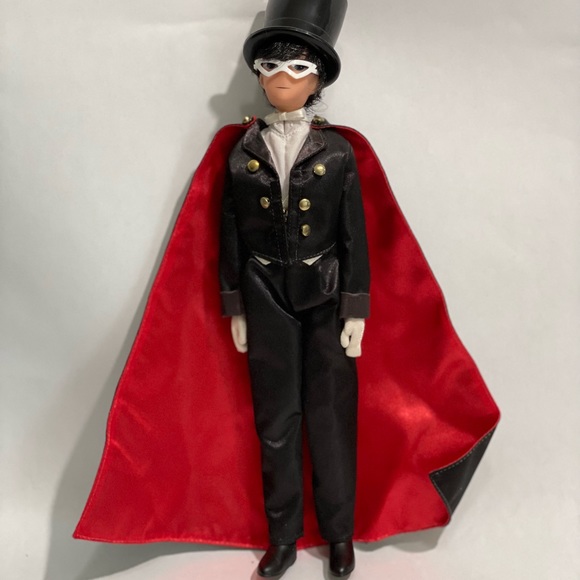 Bandai 1993 Pretty Soldier Sailor Moon Chiba Mamoru Tuxedo Mask Doll Figure